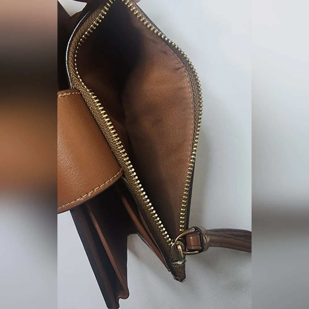 Coach Lips Wallet - Picture 5 of 7